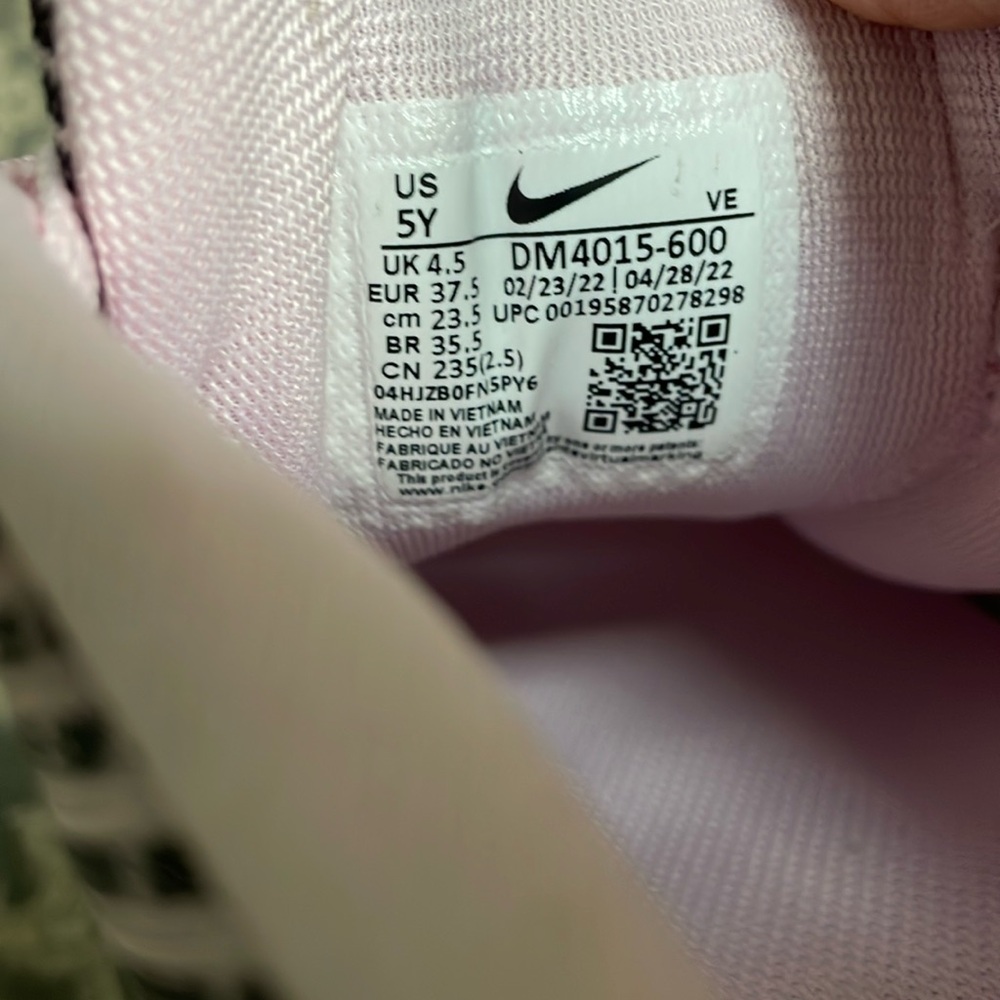 Nike Air Zoom Pegasus 39 NN GS. Size 5
Youth. Never worn. - Picture 7 of 7